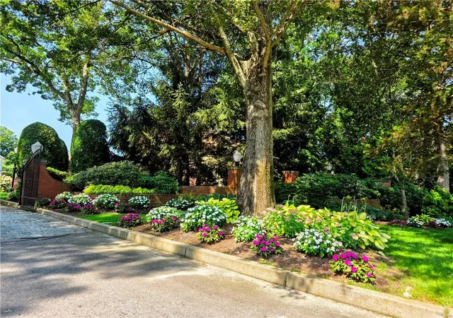 2nd image of 203 Dean Ridge Ct, Cranston, RI 02920 | MLS# 1411733