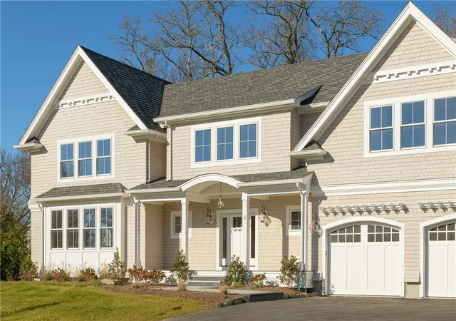 2nd image of 3 Knowlton Ct, Bristol, RI 02809 | MLS# 1411725