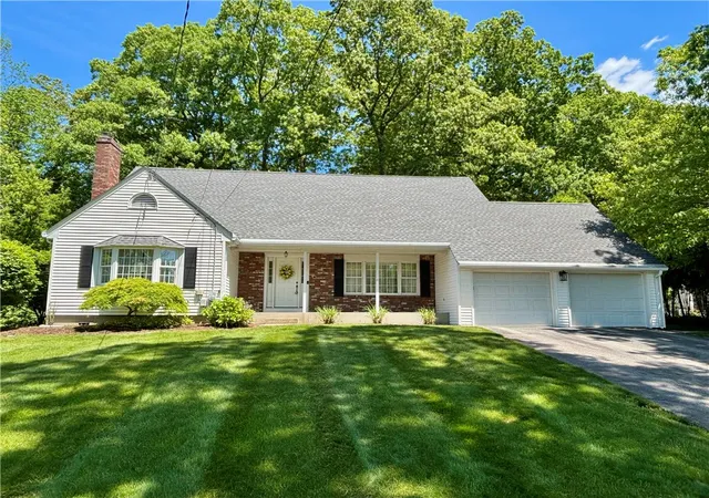 Homes for sale in Cumberland, RI | 2 High Ridge Dr, Cumberland, RI 02864 | MLS# 1411601