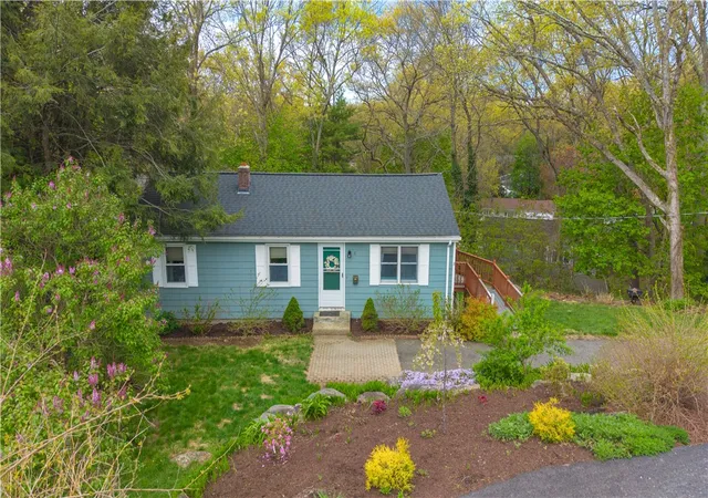 Homes for sale in Coventry, RI | 6 Linda Ct, Coventry, RI 02816 | MLS# 1411619