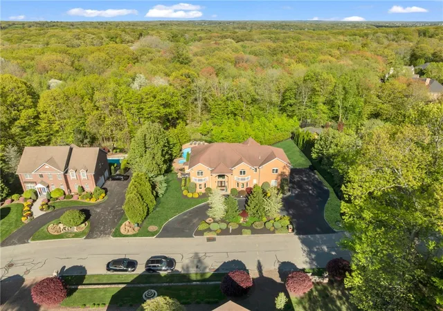 2nd image of 20 Red Brook Xing, Lincoln, RI 02865 | MLS# 1411756