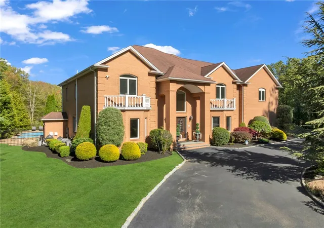 Photo 3 of Mansion for sale at 20 Red Brk Xing, Lincoln, RI 02865 | MLS# 1411756 | Listing updated on 2026-08-04