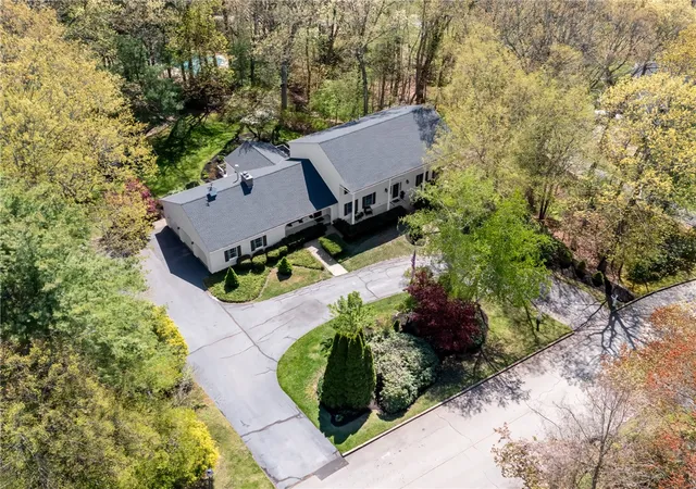 3rd image of 100 Joseph Ct, Warwick, RI 02886 | MLS# 1410803