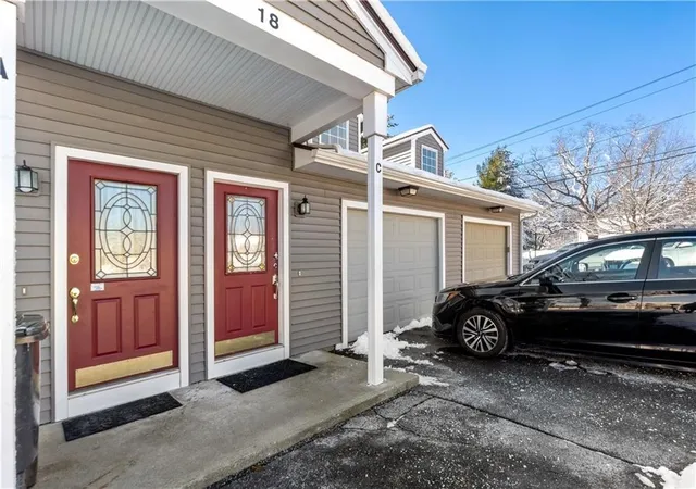 Homes for sale in North Providence, RI | 18 Pond Ct #C, North Providence, RI 02904 | MLS# 1411838