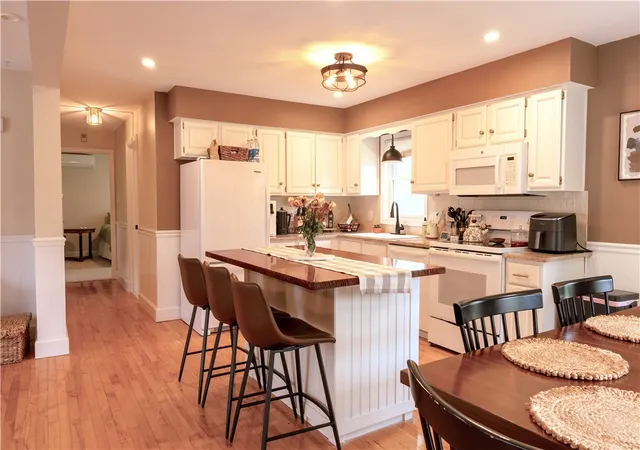 Homes for sale in South Kingstown, RI | 435 Allen Ave, South Kingstown, RI 02879 | MLS# 1411776