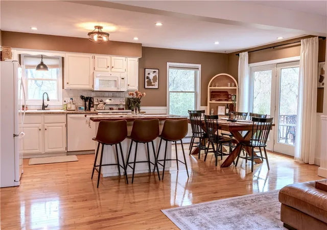 Homes for sale in South Kingstown, RI | 435 Allen Ave, South Kingstown, RI 02879 | MLS# 1411776