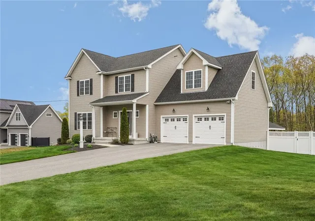 Homes for sale in Johnston, RI | 81 Golden View Dr, Johnston, RI 02919 | MLS# 1411906