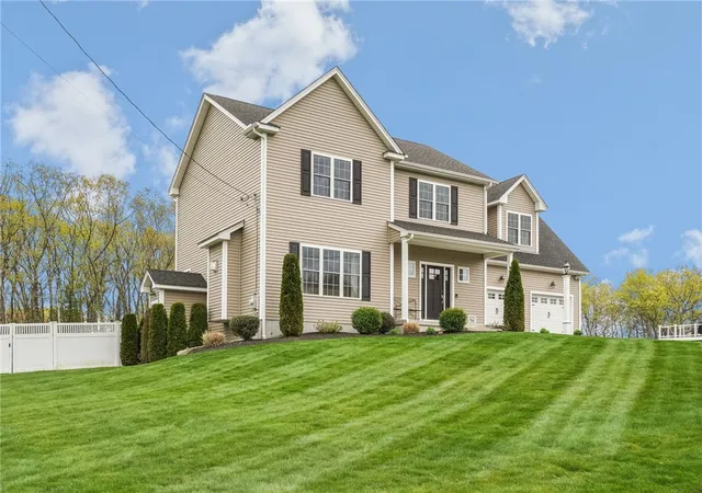 Homes for sale in Johnston, RI | 81 Golden View Dr, Johnston, RI 02919 | MLS# 1411906