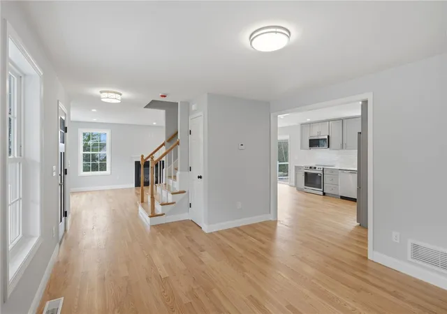 4th image of 14 Elaine Dr, Hopkinton, RI 02833 | MLS# 1411910