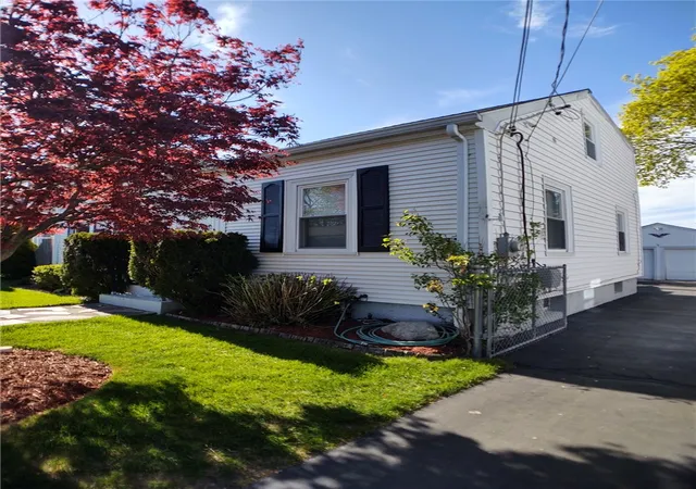 3rd image of 21 Urban Ave, Pawtucket, RI 02860 | MLS# 1410886