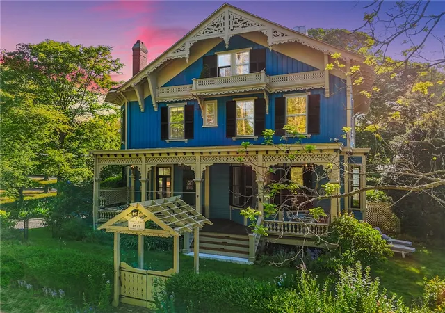 Homes for sale in Newport, RI | 43 Old Beach Rd, Newport, RI 02840 | MLS# 1409735