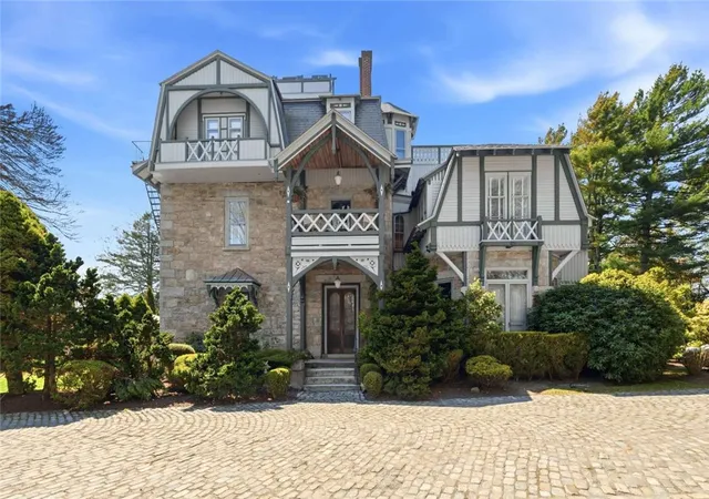 1st image of 6 Howe Ave #8, Newport, RI 02840 | MLS# 1411981