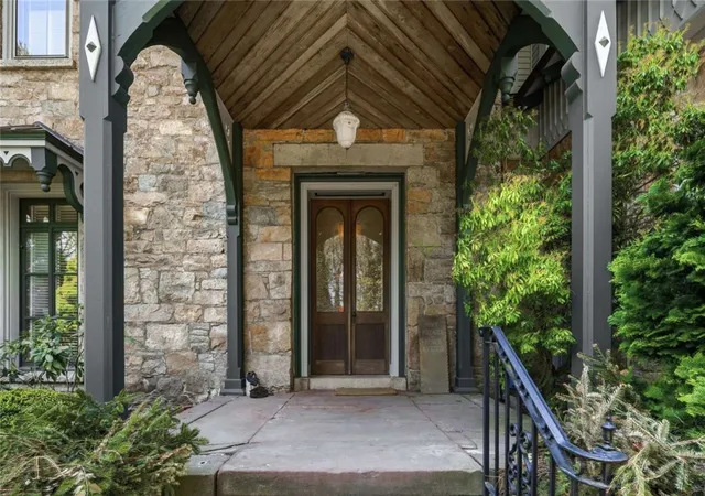 2nd image of 6 Howe Ave #8, Newport, RI 02840 | MLS# 1411981