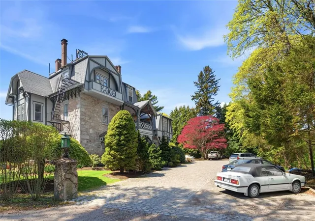 3rd image of 6 Howe Ave #8, Newport, RI 02840 | MLS# 1411981
