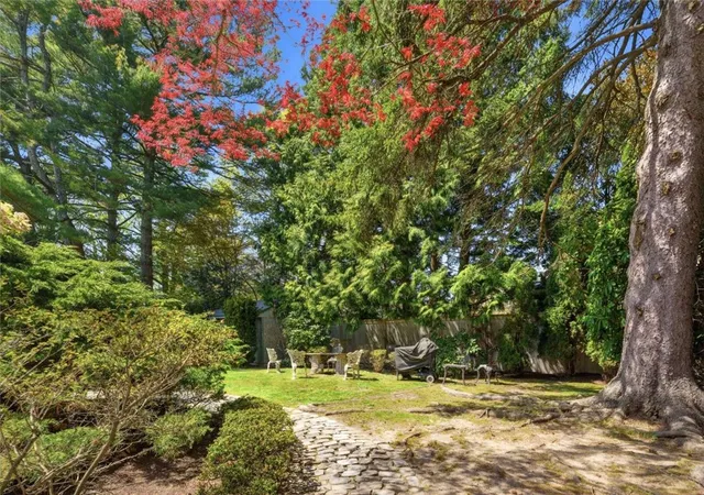 4th image of 6 Howe Ave #8, Newport, RI 02840 | MLS# 1411981