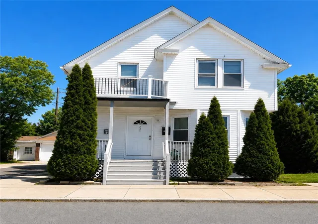 Homes for sale in Providence, RI | 231 Lowell Ave, Providence, RI 02909 | MLS# 1411992