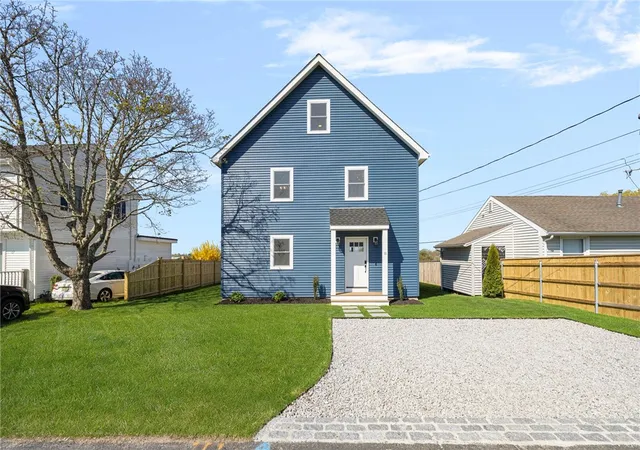 2nd image of 11 Gunning Ct, Middletown, RI 02842 | MLS# 1412025
