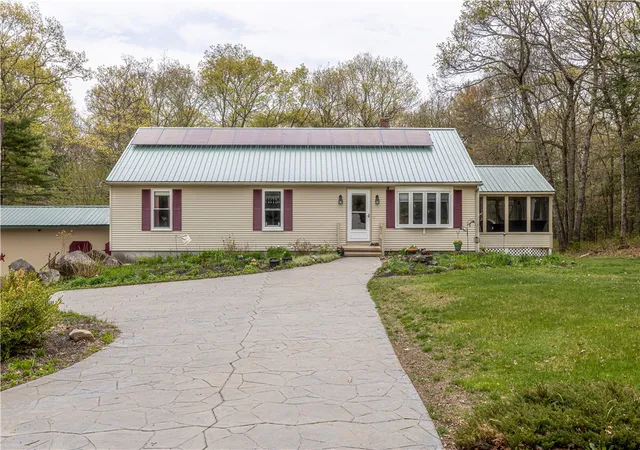Homes for sale in Glocester, RI | 956 Reynolds Rd, Glocester, RI 02814 | MLS# 1412096