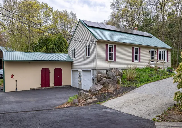 Homes for sale in Glocester, RI | 956 Reynolds Rd, Glocester, RI 02814 | MLS# 1412096