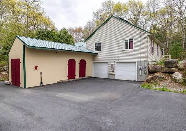 Homes for sale in Glocester, RI | 956 Reynolds Rd, Glocester, RI 02814 | MLS# 1412096