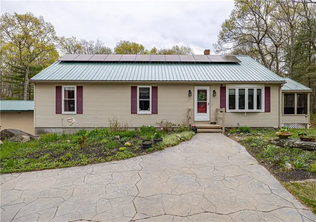 Homes for sale in Glocester, RI | 956 Reynolds Rd, Glocester, RI 02814 | MLS# 1412096