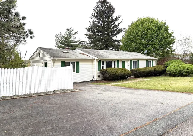 2nd image of 178 Hilton Rd, Warwick, RI 02889 | MLS# 1412032