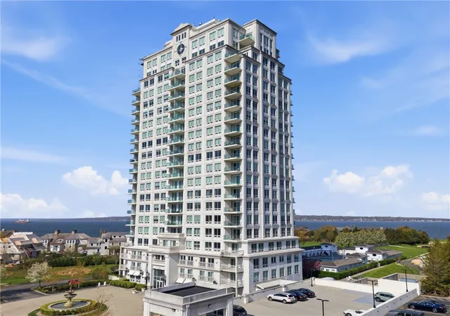 Homes for sale in Portsmouth, RI | 1 Tower Dr #902, Portsmouth, RI 02871 | MLS# 1411634