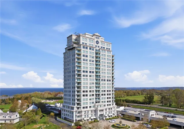 Homes for sale in Portsmouth, RI | 1 Tower Dr #902, Portsmouth, RI 02871 | MLS# 1411634