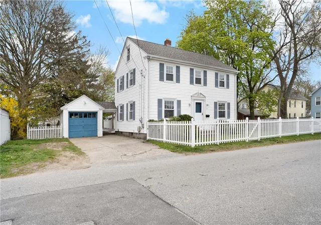 Homes for sale in East Providence, RI | 15 Cooper St, East Providence, RI 02914 | MLS# 1411144