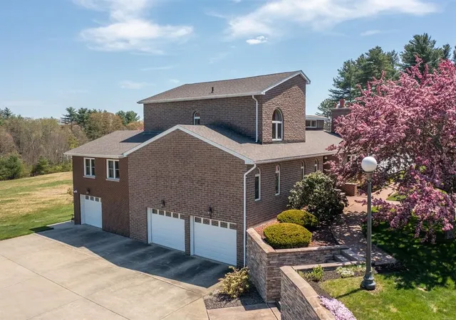 Homes for sale in Brooklyn, CT | 524 Wauregan Rd, Brooklyn, CT 06234 | MLS# 1412226