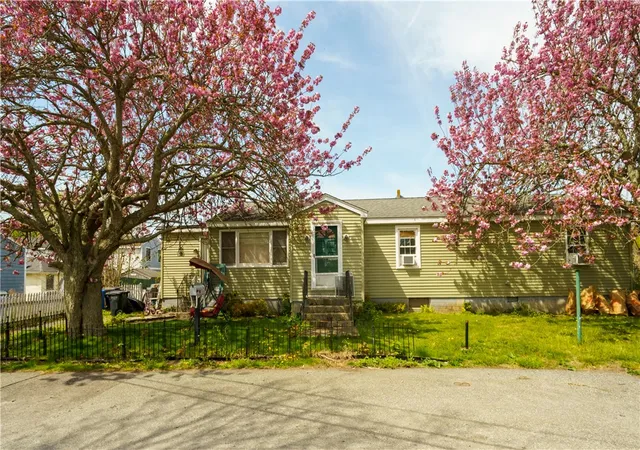 Homes for sale in Newport, RI | 54 Homer St, Newport, RI 02840 | MLS# 1411939