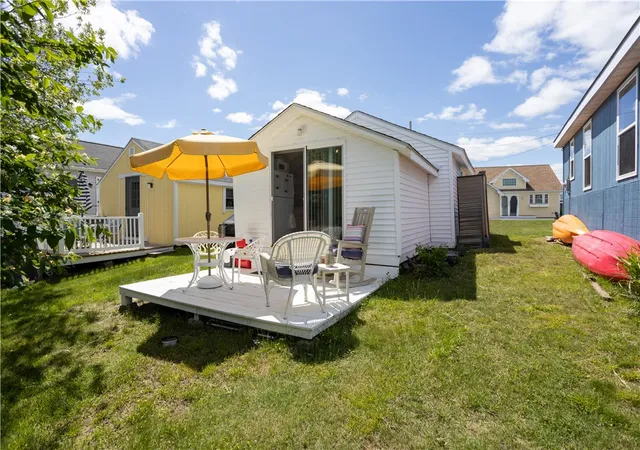 Homes for sale in Narragansett, RI | 64 Burnside Ave, Narragansett, RI 02882 | MLS# 1412319