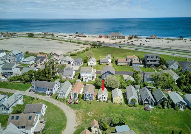 Homes for sale in Narragansett, RI | 64 Burnside Ave, Narragansett, RI 02882 | MLS# 1412319
