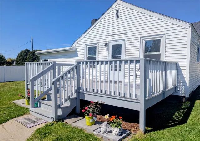 Photo 1 of Single family home for sale at 1609 W Main Rd, Middletown, RI 02842 | MLS# 1412277 | Listing updated on 2026-07-10