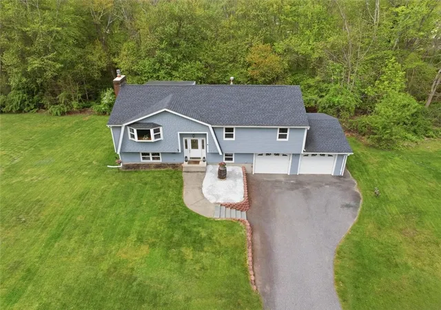 3rd image of 5 Dongay Rd, Smithfield, RI 02917 | MLS# 1412326