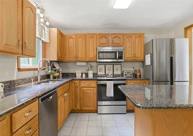 4th image of 5 Dongay Rd, Smithfield, RI 02917 | MLS# 1412326