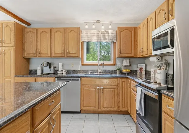 5th image of 5 Dongay Rd, Smithfield, RI 02917 | MLS# 1412326