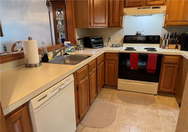 3rd image of 158 Scenery Ln, Johnston, RI 02919 | MLS# 1412198