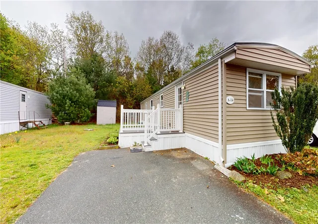 Homes for sale in North Kingstown, RI | 14 Krzak Rd, North Kingstown, RI 02852 | MLS# 1412108