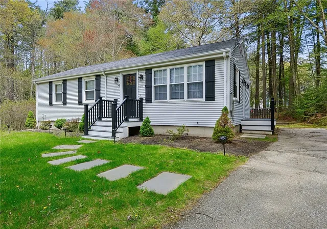 Homes for sale in Glocester, RI | 611 Lake Washington Dr, Glocester, RI 02814 | MLS# 1412366
