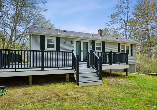 Homes for sale in Glocester, RI | 611 Lake Washington Dr, Glocester, RI 02814 | MLS# 1412366