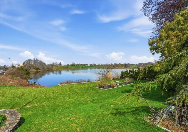 3rd image of 680 Veterans Memorial Pkwy, East Providence, RI 02914 | MLS# 1412295