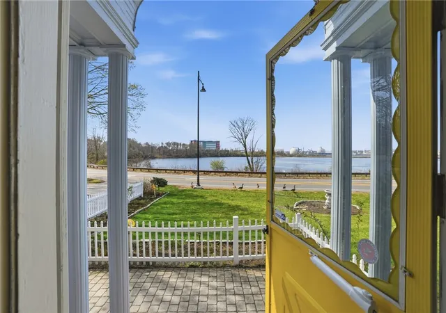 5th image of 680 Veterans Memorial Pkwy, East Providence, RI 02914 | MLS# 1412295