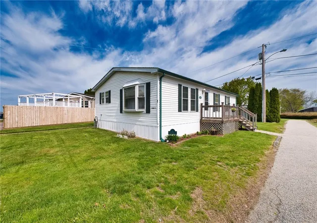 Homes for sale in Portsmouth, RI | 1 Scotty Dr, Portsmouth, RI 02871 | MLS# 1412392