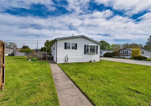 Homes for sale in Portsmouth, RI | 1 Scotty Dr, Portsmouth, RI 02871 | MLS# 1412392