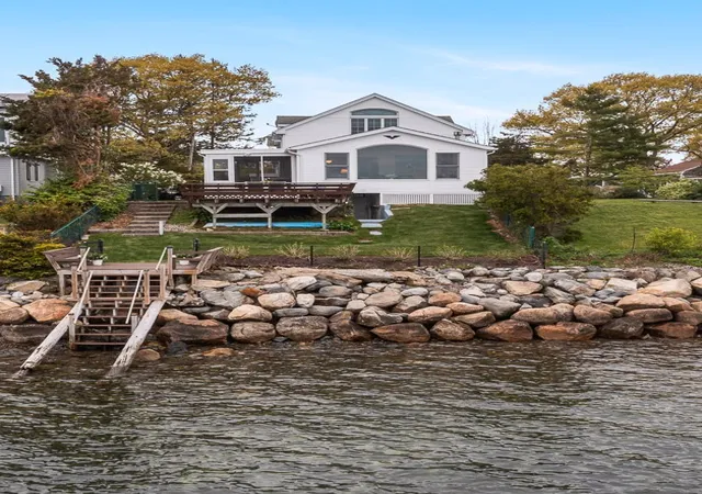 Homes for sale in North Kingstown, RI | 41 Buena Vista Dr, North Kingstown, RI 02852 | MLS# 1412445