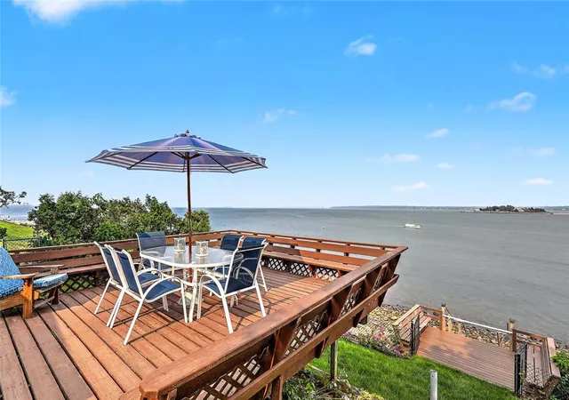 Homes for sale in North Kingstown, RI | 41 Buena Vista Dr, North Kingstown, RI 02852 | MLS# 1412445