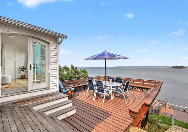 Homes for sale in North Kingstown, RI | 41 Buena Vista Dr, North Kingstown, RI 02852 | MLS# 1412445