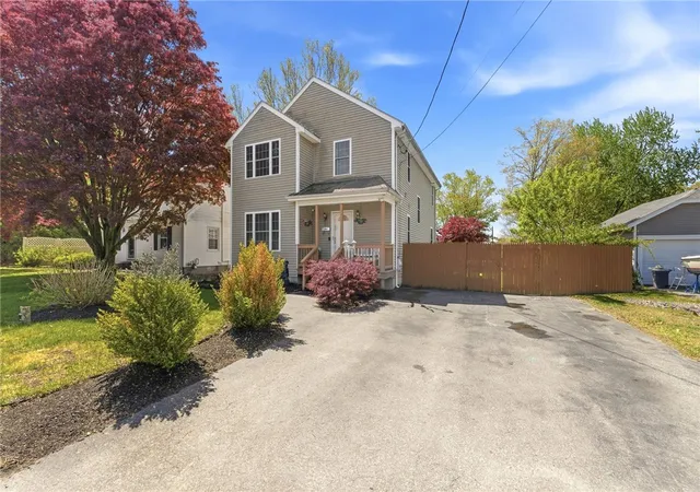Homes for sale in Cranston, RI | 61 Metropolitan Ave, Cranston, RI 02920 | MLS# 1412515