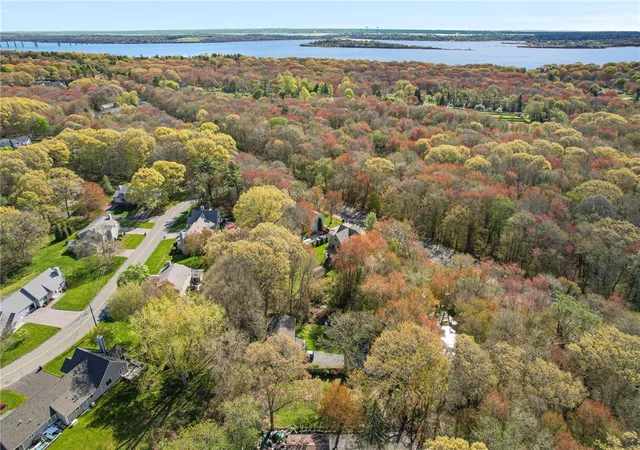 5th image of 7 Winterberry Rd, Narragansett, RI 02882 | MLS# 1412037